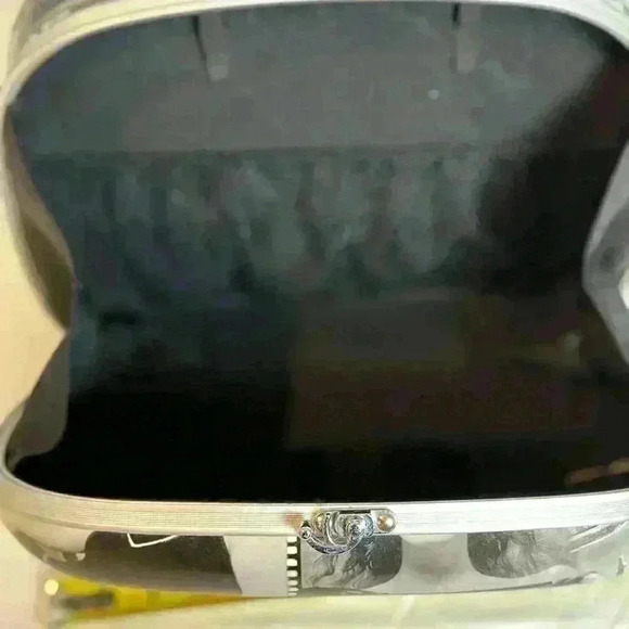 Vintage Travel Train Makeup case with claw closure - Picture 5 of 8